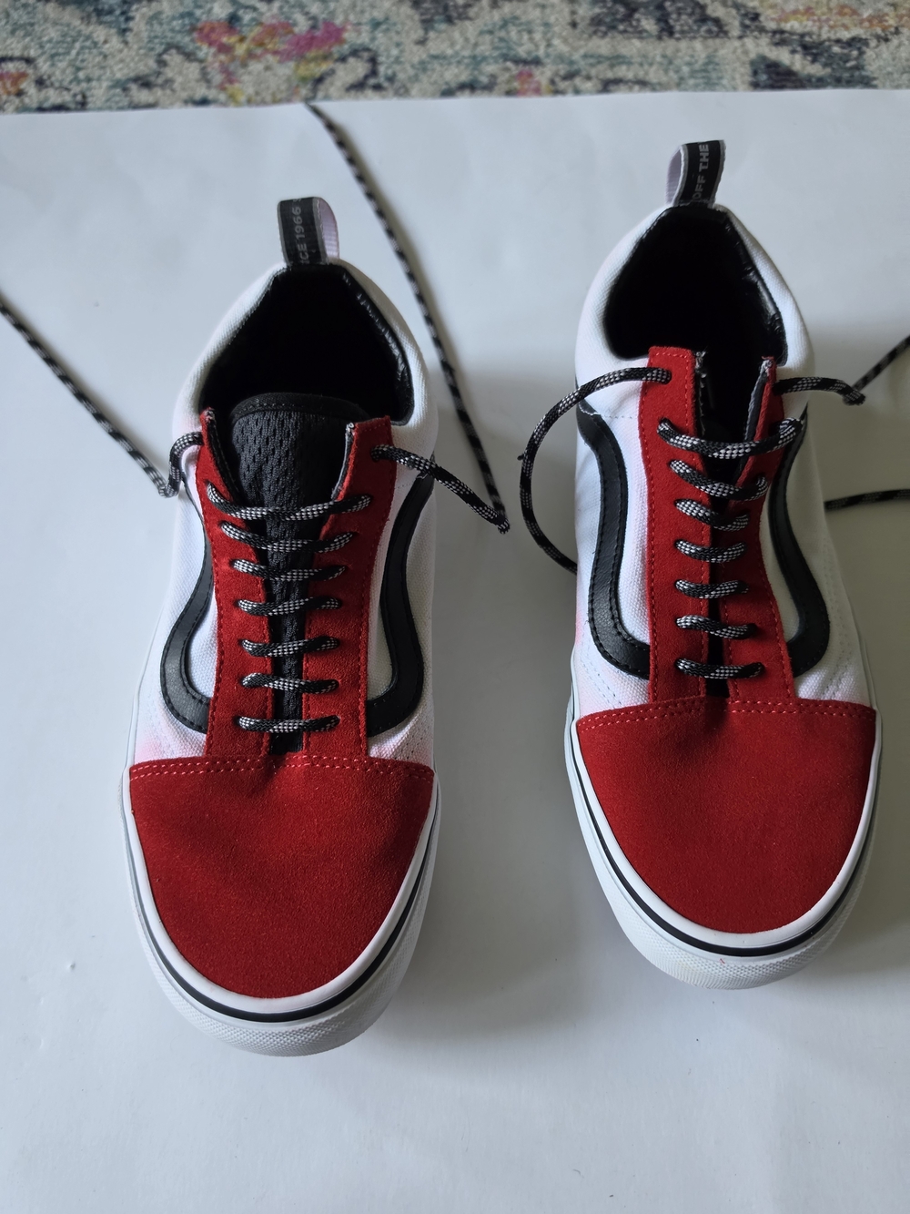 VANS, Red and Black Low-Top Men 8 W 9.5